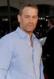 Max_Martini_Red_Carpet_Arrivals_Burt_Wonderstone_KYZpZuJG5Al.jpg